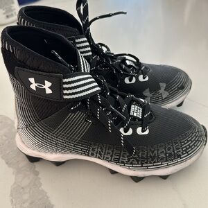 Boys  under Armour,  cleats size 1